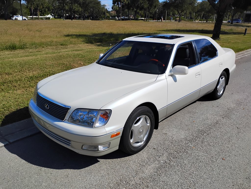 1998 Lexus LS 400's photo